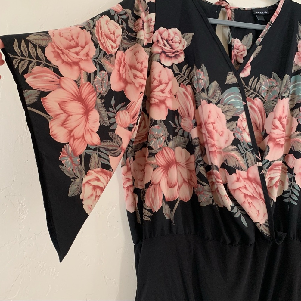 1X Torrid Floral Wrap V-Neck Bodysuit Blouse in Black and Pink - Picture 3 of 8